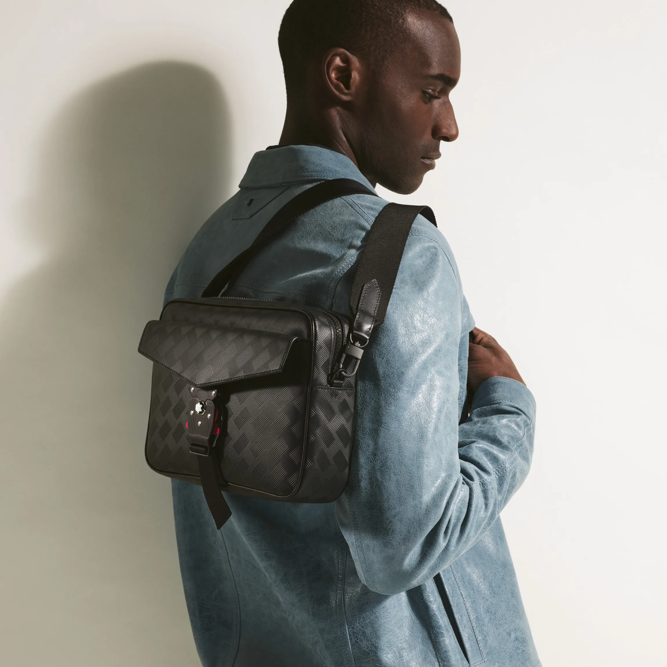 Extreme 3.0 messenger with M LOCK 4810 buckle