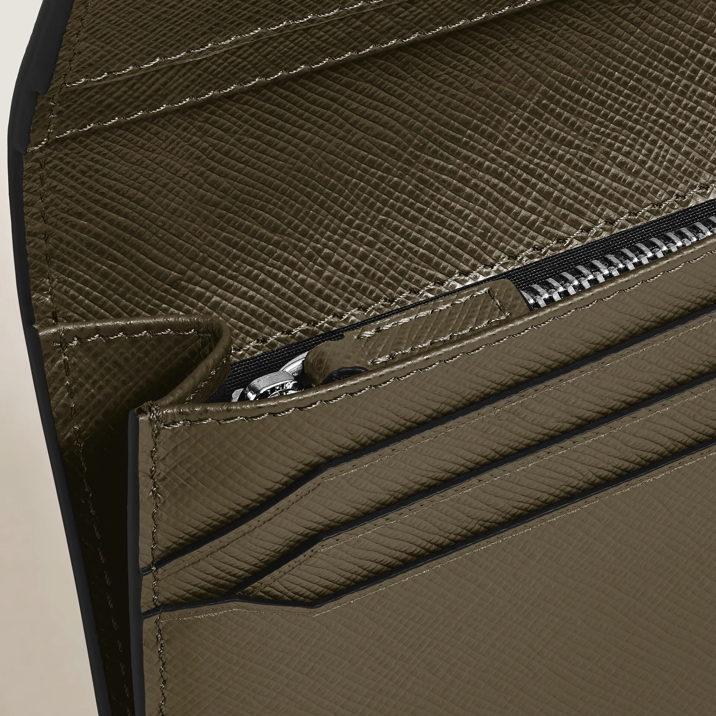 Long Wallet 14cc with Zip in Sartorial Leather