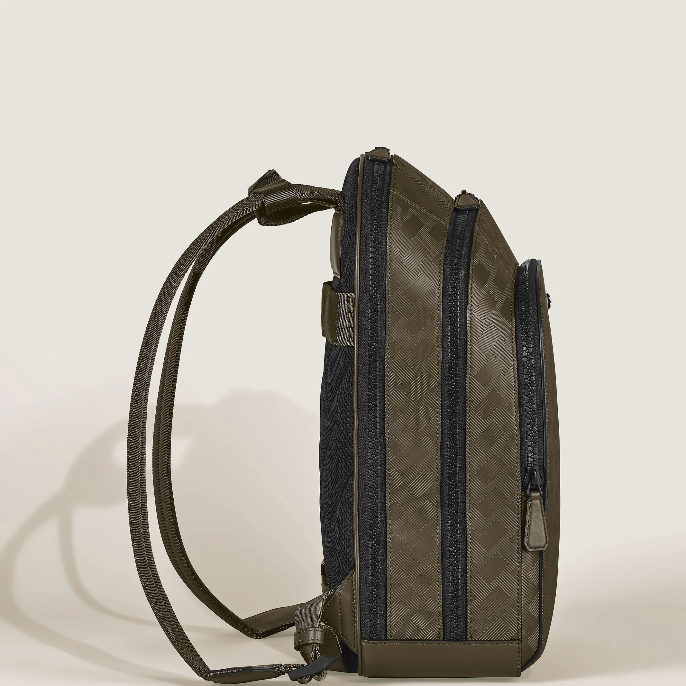 Medium Backpack with 3 Compartments in Extreme Leather