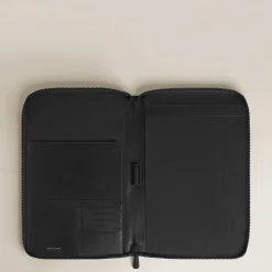 Medium Notebook Holder with zip in Extreme Leather