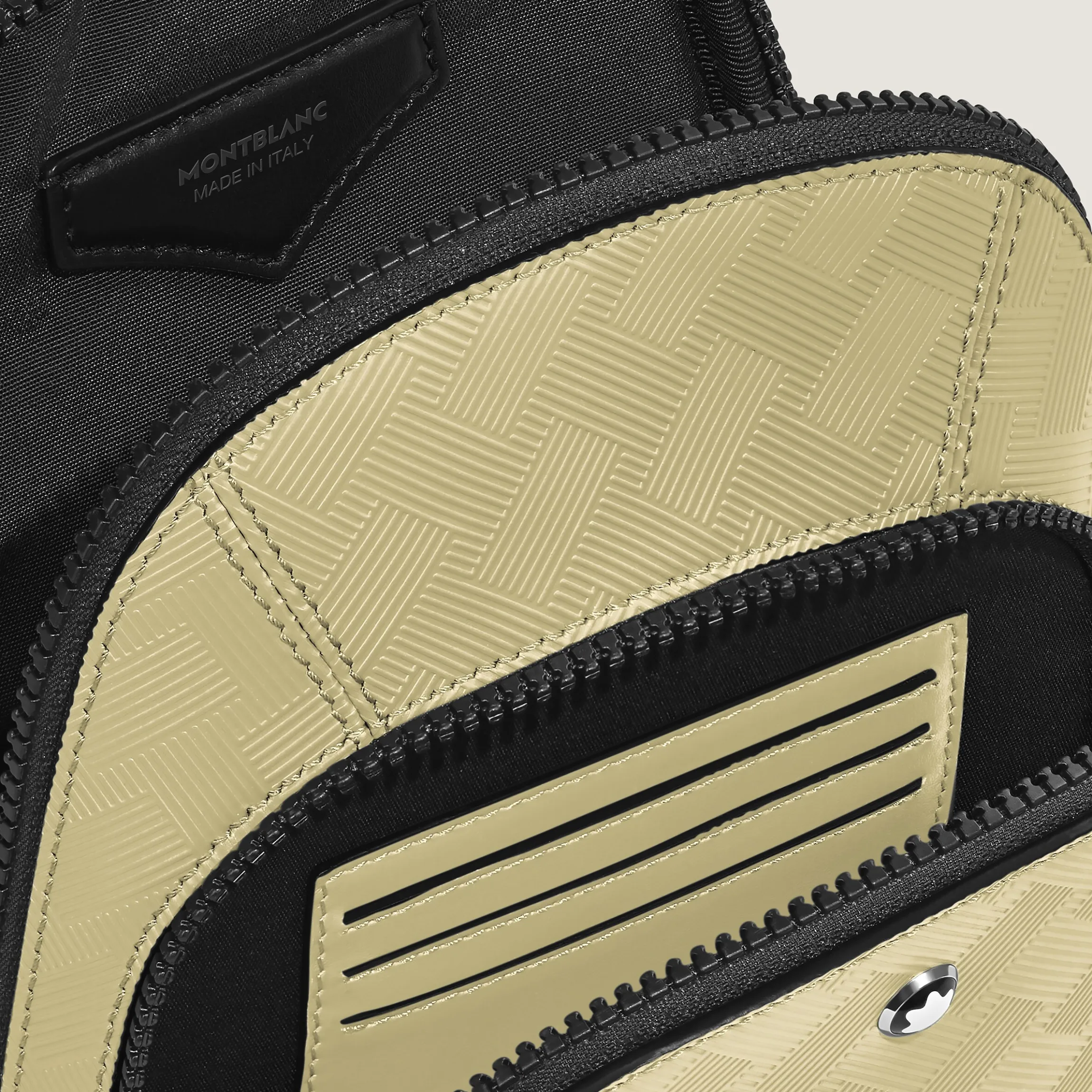 Medium On-Body Bag in Extreme Leather
