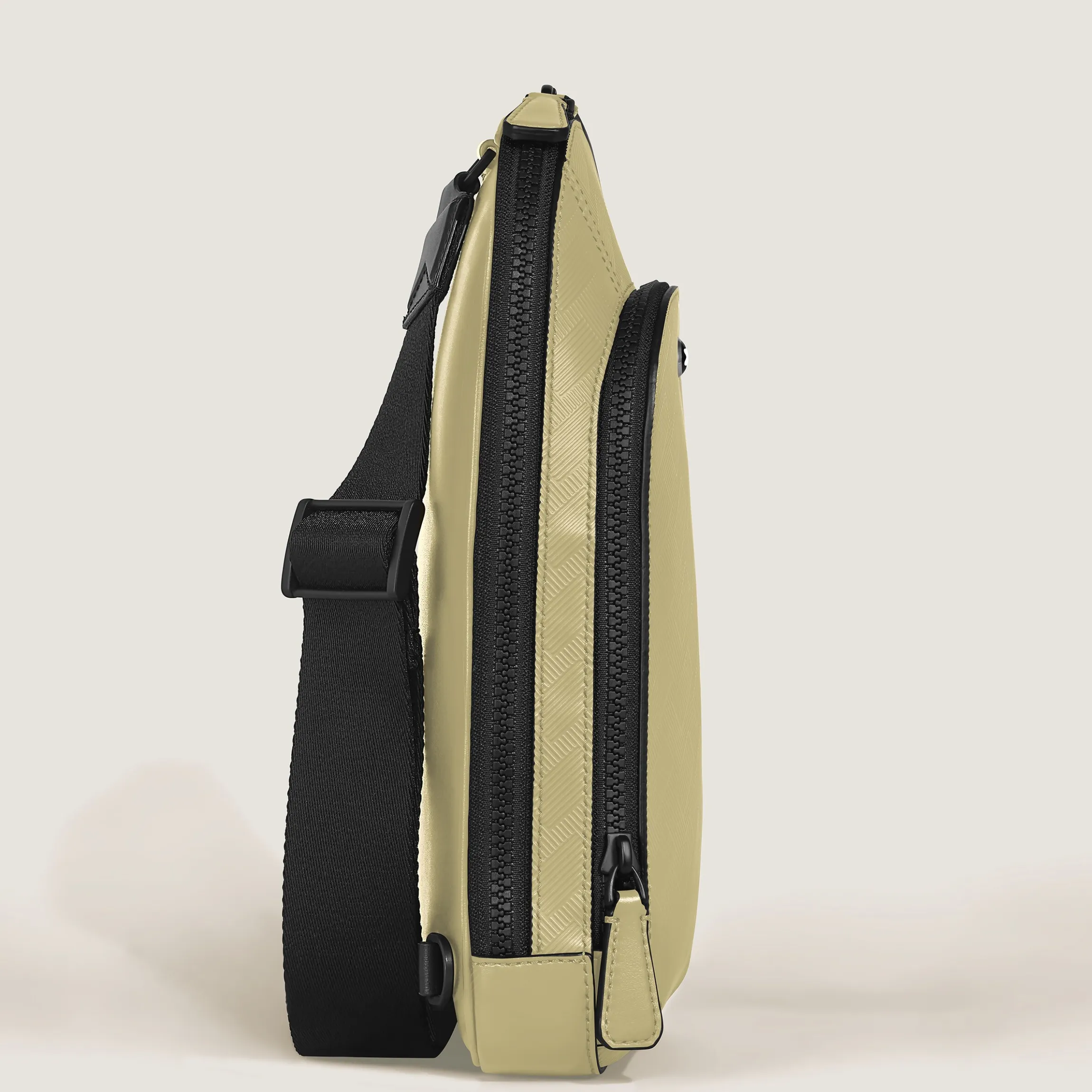 Medium On-Body Bag in Extreme Leather