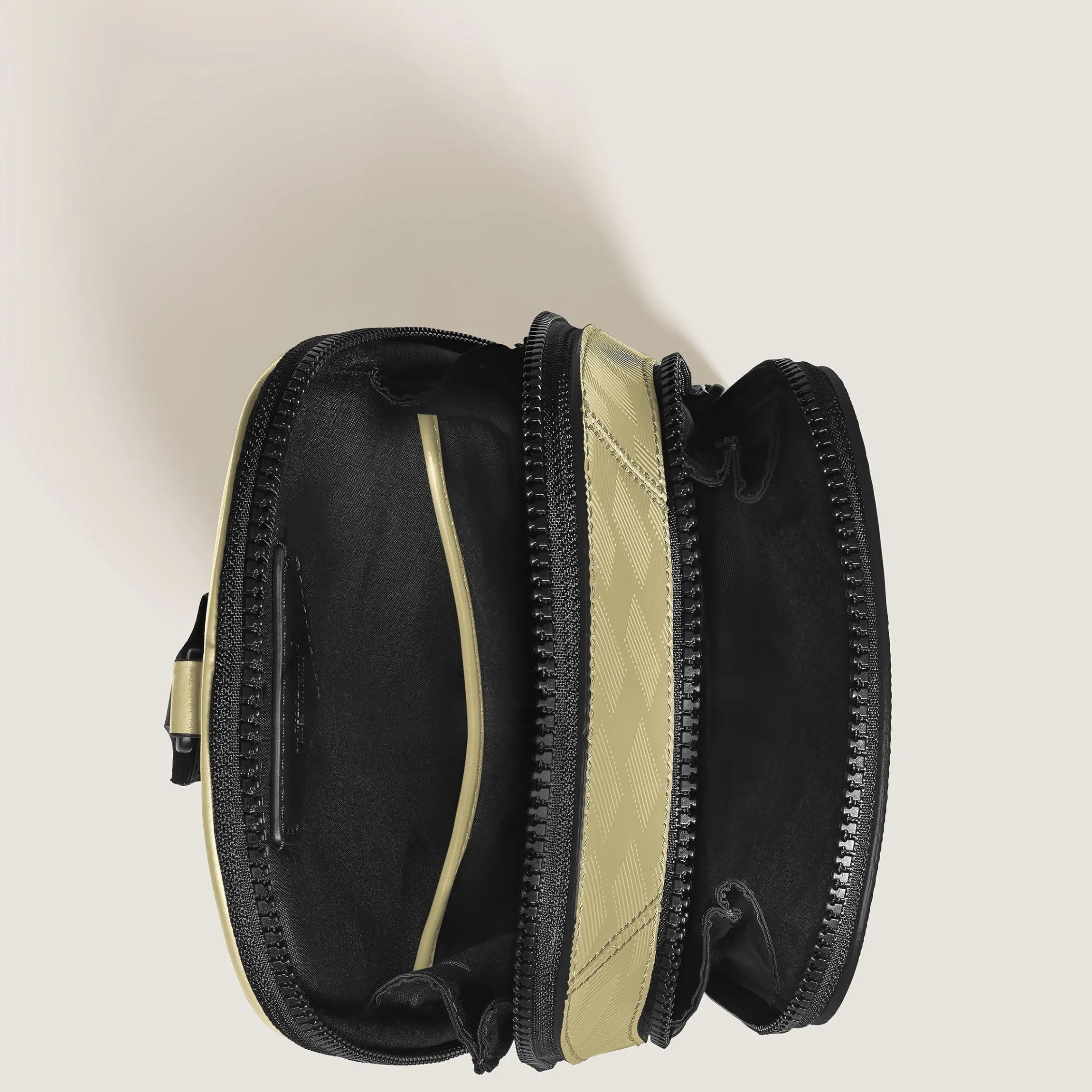 Medium On-Body Bag in Extreme Leather