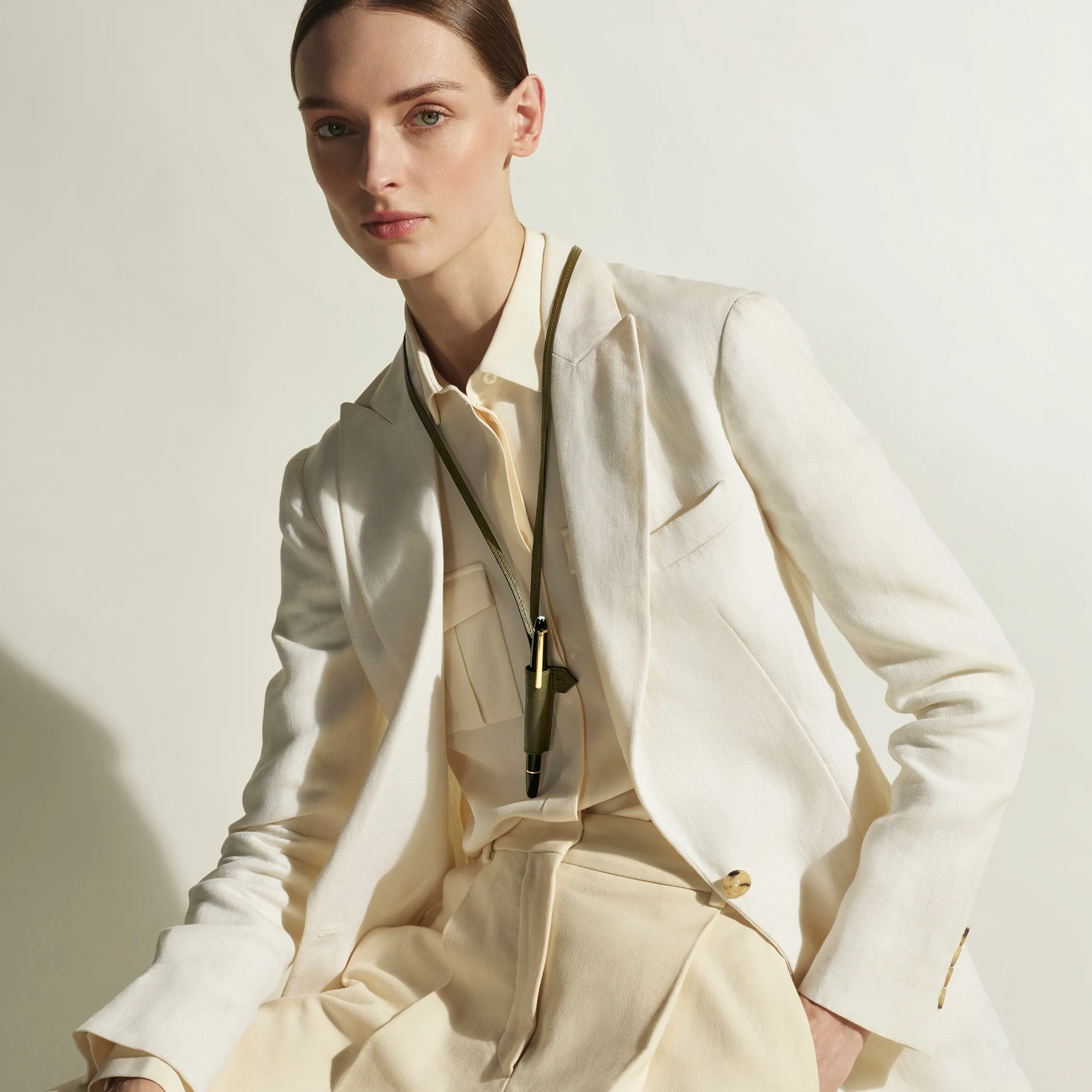 1-Pen Loop Necklace in Sartorial Leather