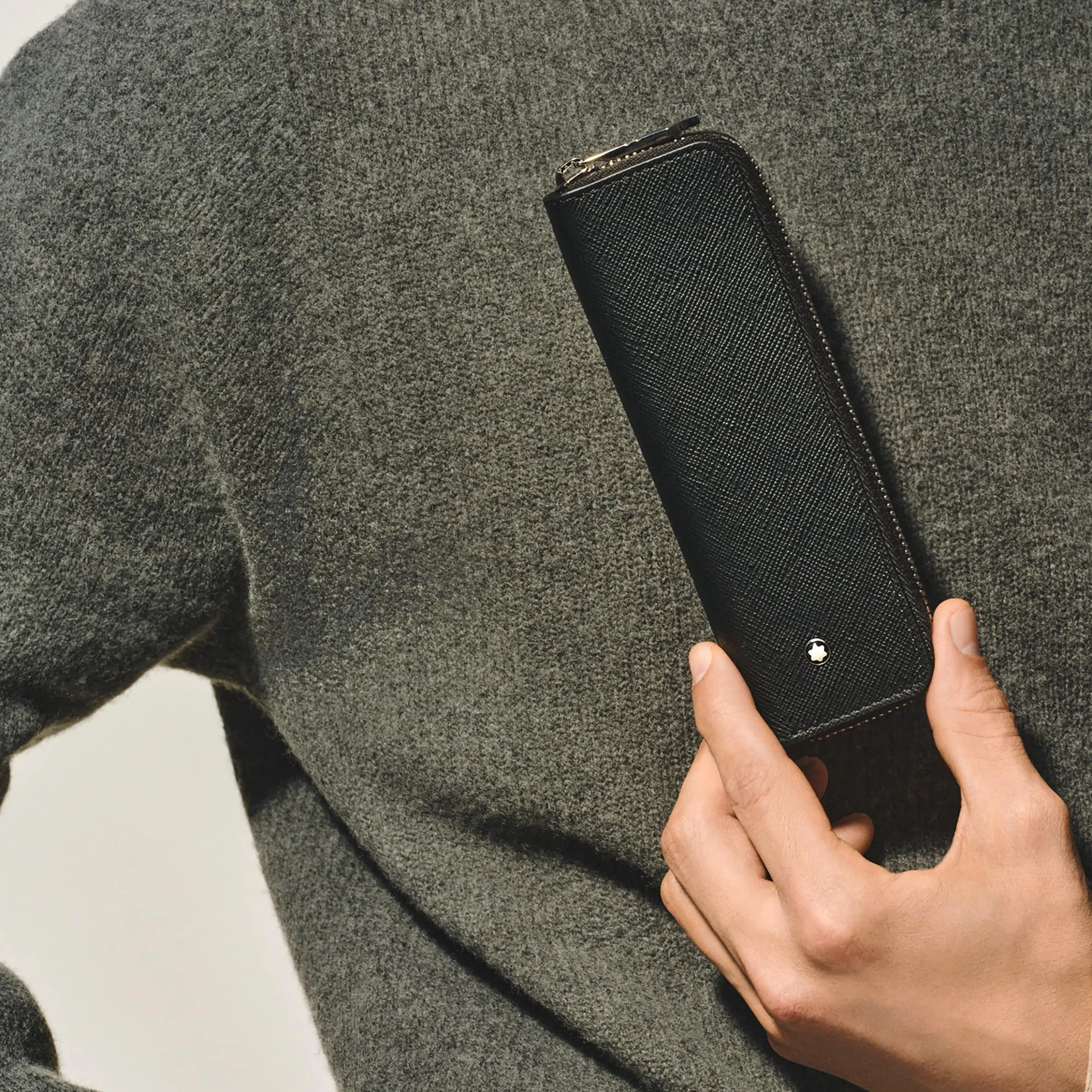 Sartorial 1 pen pouch with zip