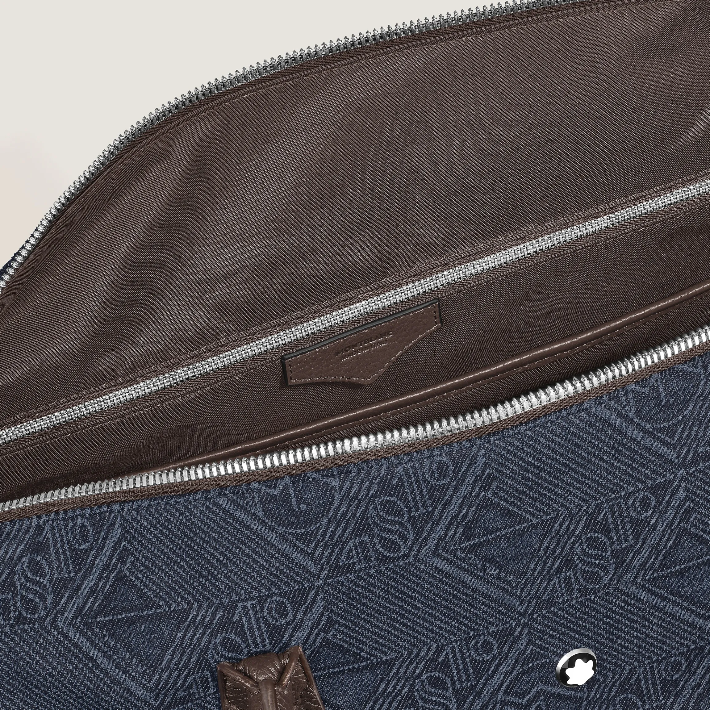 Weekender Bag 43 in 4810 Denim